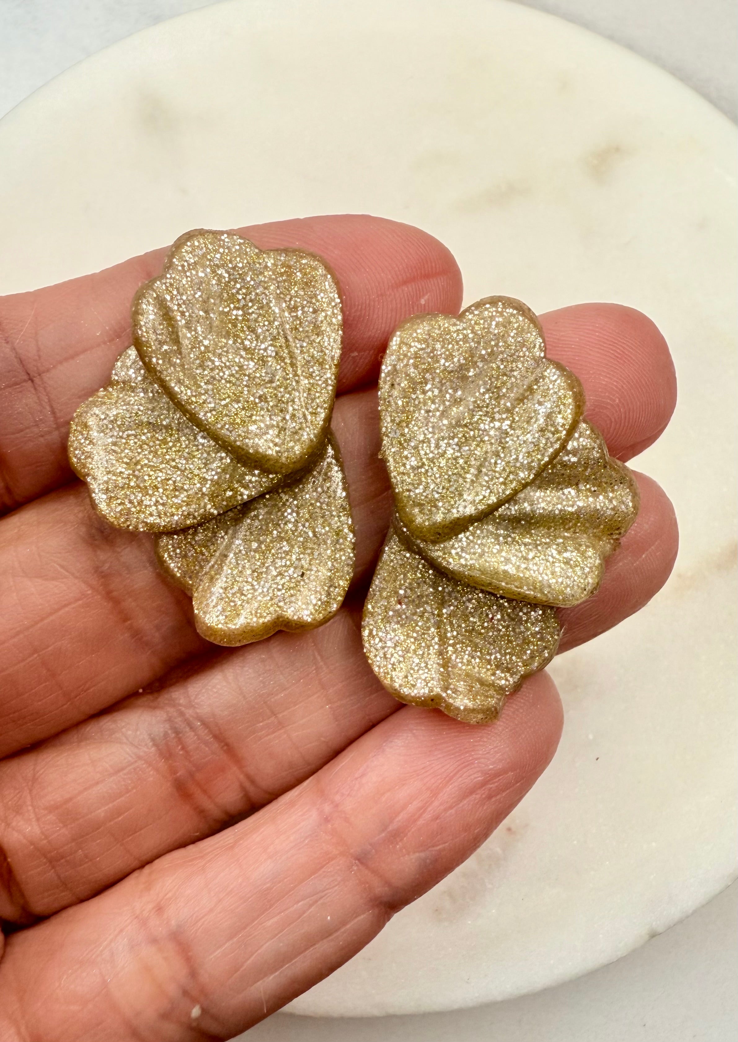 3 Petal Shimmering Gold Statements